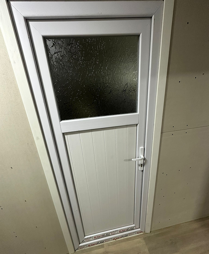 SIFIR PİMAPEN LAVABO BALKON KAPISI 2